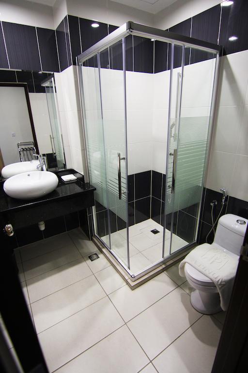 Putatan Platinum Hotel Kota Kinabalu Bagian luar foto