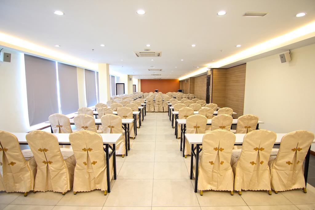 Putatan Platinum Hotel Kota Kinabalu Bagian luar foto