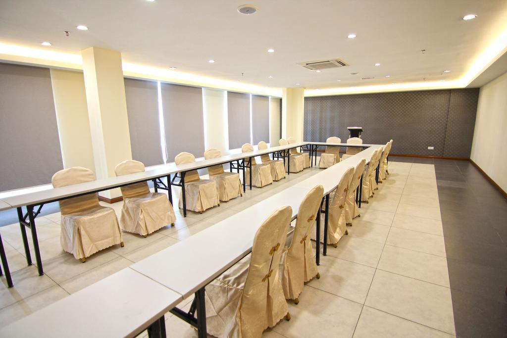 Putatan Platinum Hotel Kota Kinabalu Bagian luar foto