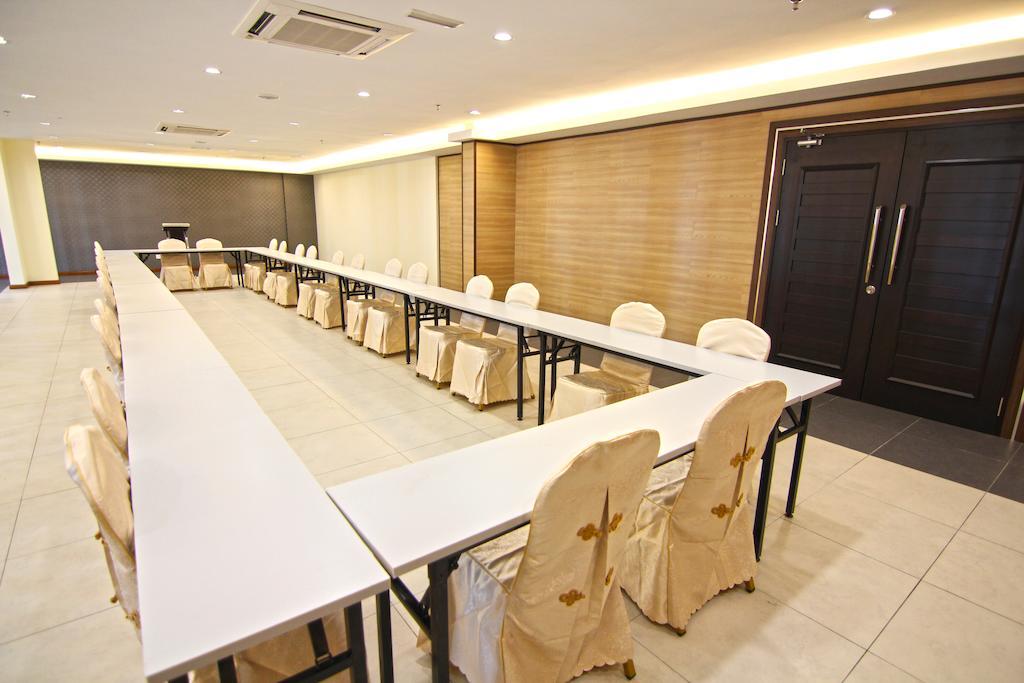 Putatan Platinum Hotel Kota Kinabalu Bagian luar foto